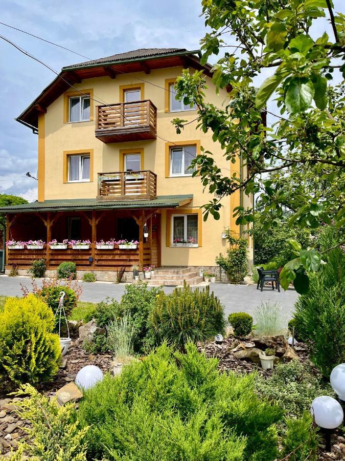 Ніч Над Карпатами Hotel Slavske Luaran gambar
